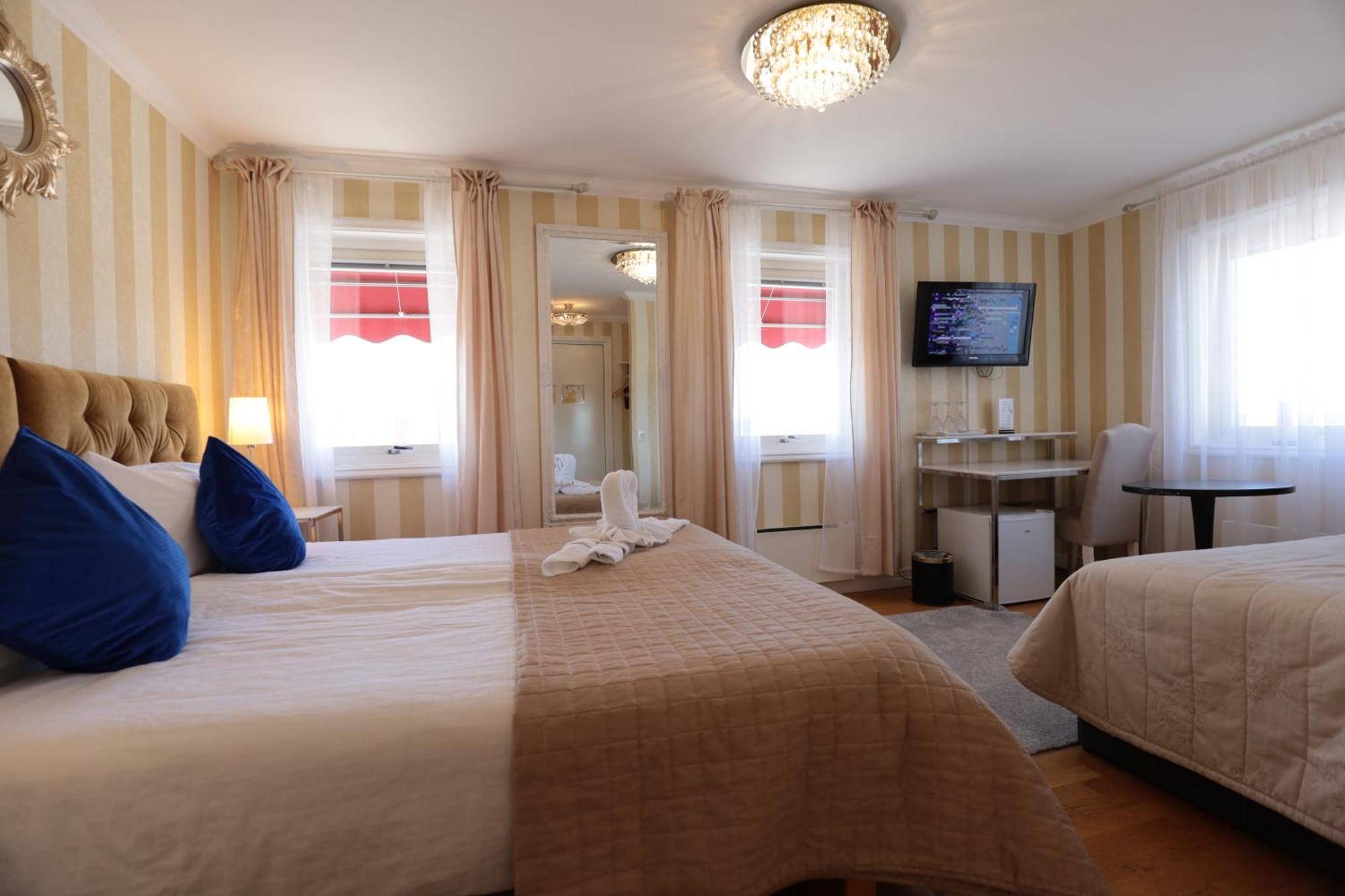 Vaenerport Lakefront Hotell Mariestad Bagian luar foto