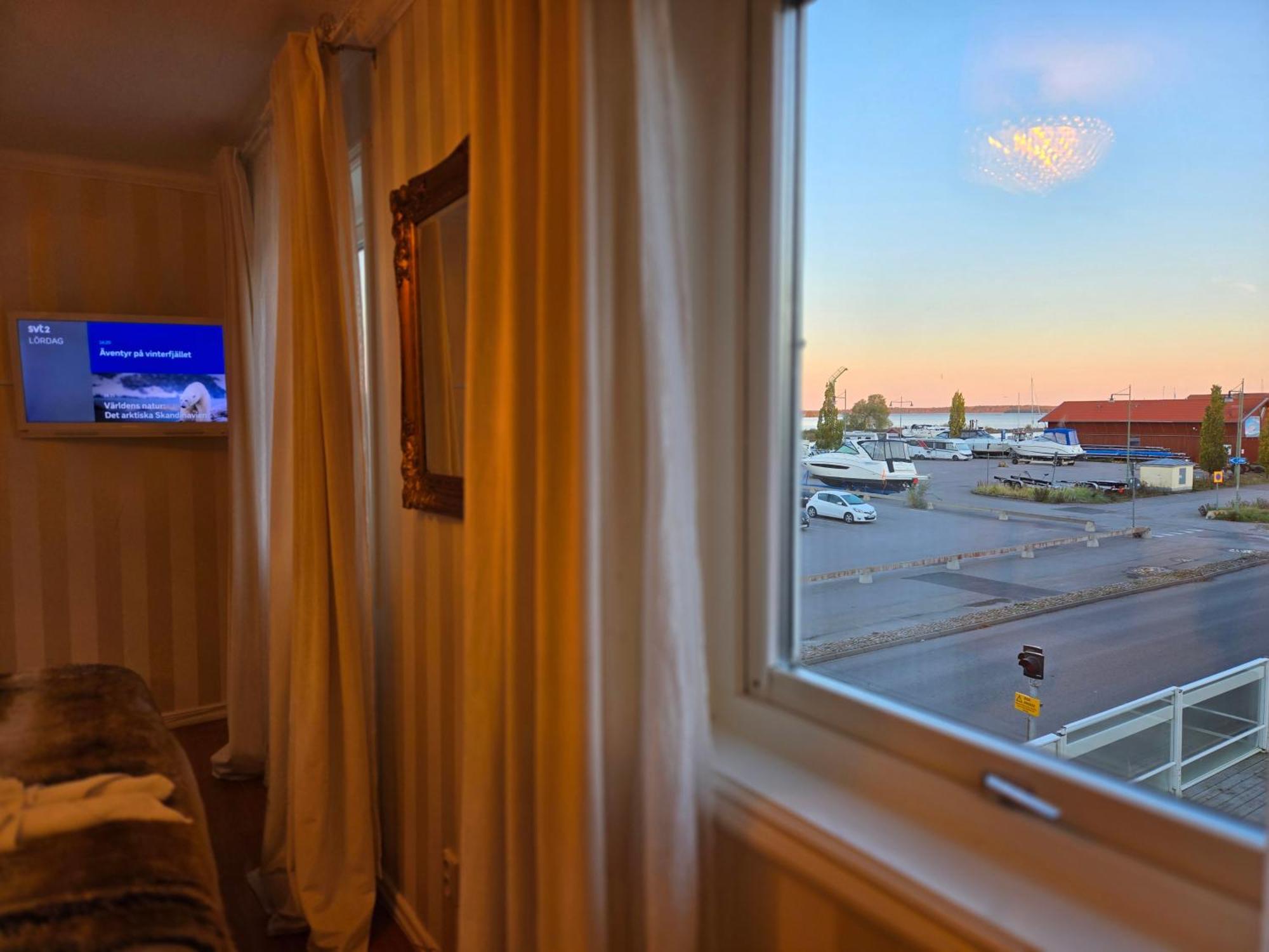 Vaenerport Lakefront Hotell Mariestad Bagian luar foto