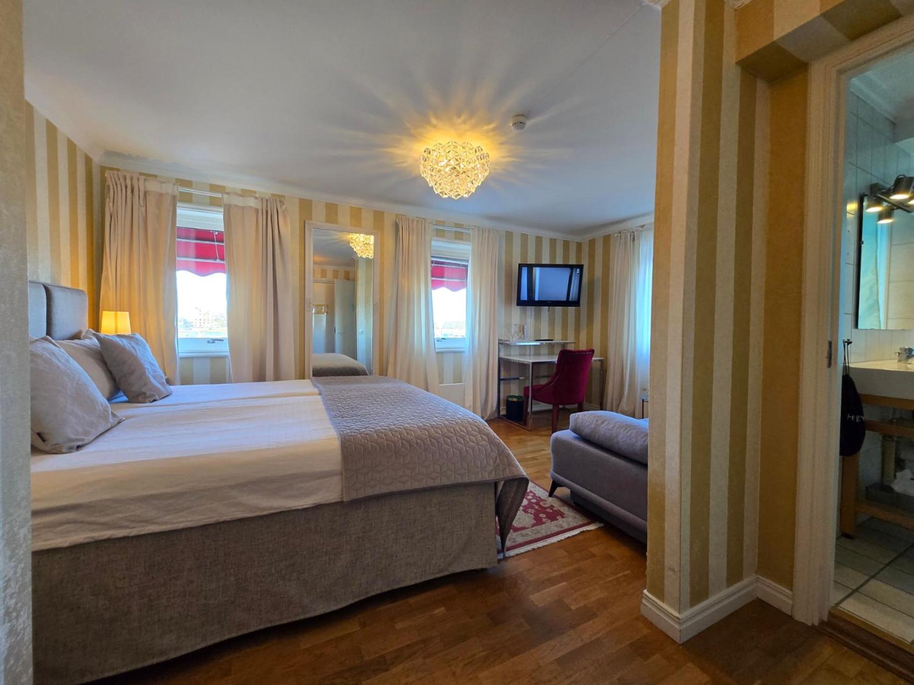 Vaenerport Lakefront Hotell Mariestad Bagian luar foto