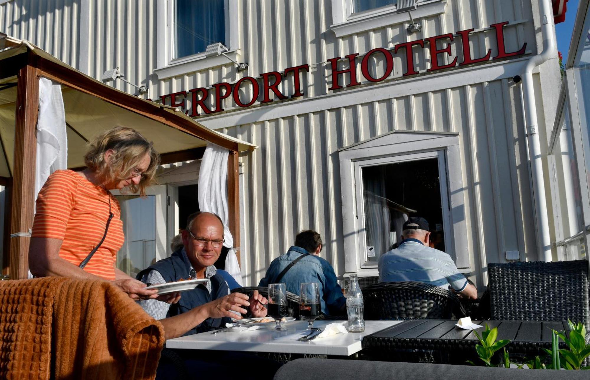 Vaenerport Lakefront Hotell Mariestad Bagian luar foto